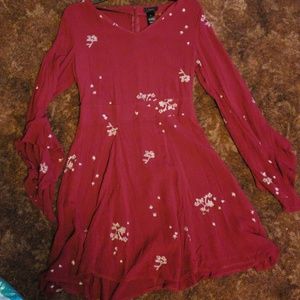 Burgundy garden dress w flutter sleeve
